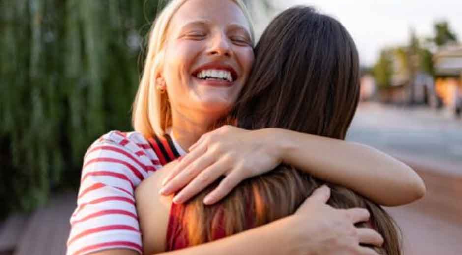 Why Reconnecting With Old Friends Might Be The Healthiest Thing You’ll Do This Year