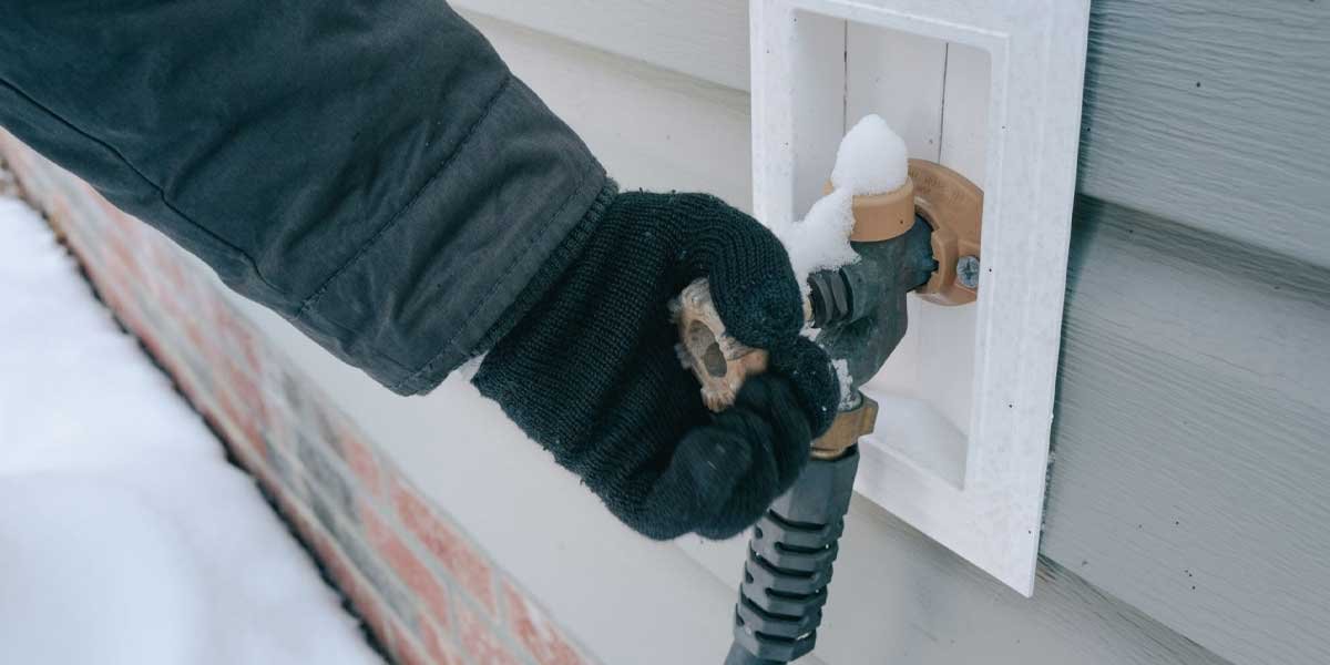 Practical-Ways-to-Protect-Pipes-from-Freezing-and-Cold-Weather-Damage