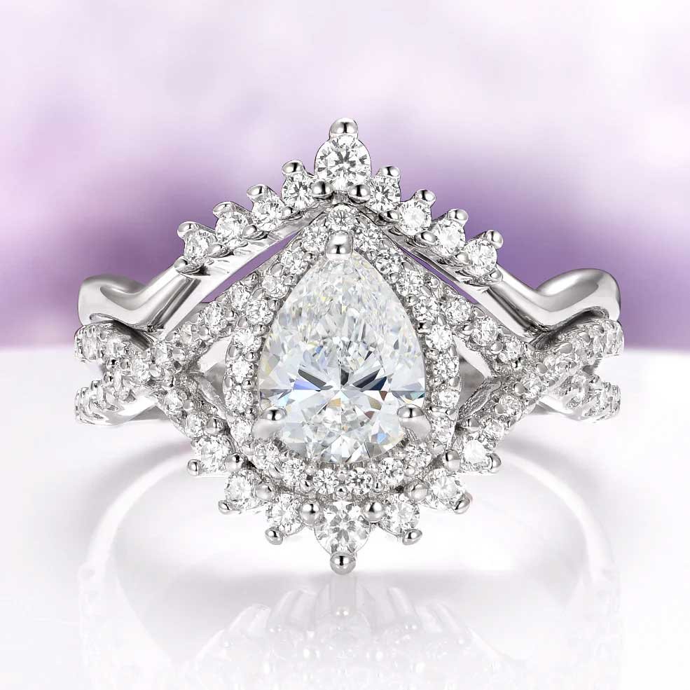 teardrop sapphire set - proof the stone is not limited to deep blue.